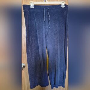 Excellent used condition no pockets lightweight terryclothDrawstring Waist